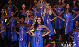 Màn chào sân hoành tráng của 77 thí sinh Hoa hậu Hòa bình Thế giới 2017