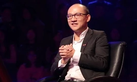 MC Phan Đăng ngượng ngùng khi giới thiệu sai tên người chơi ngay lần đầu dẫn chương trình.