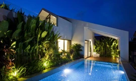 Bể bơi trên nóc nhà 3 tầng của nhà giàu Sài Gòn