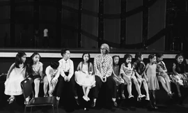 Bức hình Khánh Thi và những học trò được cô chia sẻ trên trang cá nhân.