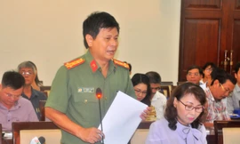 Các đại biểu trình bày tham luận tại buổi tọa đàm. Ảnh Việt Văn