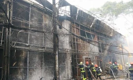 Gara ô tô tại TPHCM bị cháy trưa 30/1.