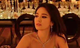 Sau khi ly hôn, Song Hye Kyo bị đồn có đại gia Hong Kong bao nuôi, ngoại tình với đàn em Park Bo Gum.