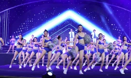 Các thí sinh HHVN 2018 tham gia tranh tài trong phần thi Người đẹp thể thao được tổ chức tại bãi cát nhân tạo ở Tuần Châu- Hạ Long.