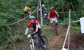 Sôi động giải xe đạp địa hình 'Đền Hùng cross country 2017'