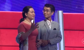 Con trai không có lợi thế về ngoại hình, bà mẹ lấy tài sản ra để thuyết phục nhà gái.