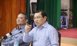 Ông Huỳnh Đức Thơ, chủ tịch UBND TP Đà Nẵng chỉ đạo tại buổi họp khẩn.