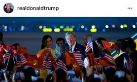 Bức ảnh Hà My tặng hoa Tổng thống Donald Trump từng được ông đăng tải trên trang Instagram chính thức.