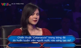 Cần tới sự trợ giúp, BTV Thu Hoài mới vượt qua được câu hỏi liên quan tới lĩnh vực bóng đá.