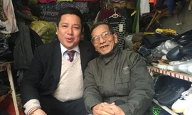 Chí Trung đến thăm nghệ sĩ Trần Hạnh.