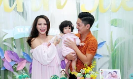 Hải Băng và ông xã- diễn viên Thành Đạt trong sinh nhật con gái đầu. 