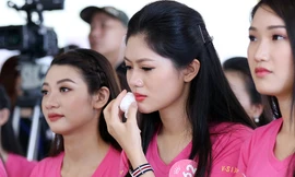 Thí sinh HHVN bật khóc khi nghe NSND Hồng Lựu hát ví dặm