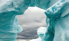 Lổ hổng khổng lồ được phát hiện dưới đáy sông băng Thwaites được cho là rất nghiêm trọng.