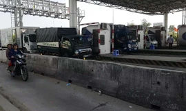 Tài xế của Trung tâm Đào tạo lái xe số 10 phản ứng BOT Cần Thơ – Phụng Hiệp. Ảnh Nhật Huy.