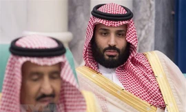 Thái tử Saudi Arabia Mohammed bin Salman (phải). (Ảnh: AFP/TTXVN)