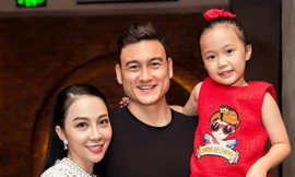 Thủ môn Đặng Văn Lâm và diễn viên múa Linh Nga.