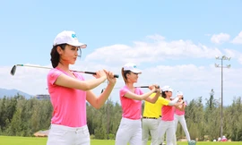 30 người đẹp HHVN làm quen với môn thể thao quý tộc