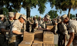 Bờ Đông Mỹ 1 ngày trước bão Florence: Cả đội cứu hộ cũng phải di tản