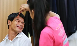 Xúc động bộ ảnh cưới của 15 cặp đôi khuyết tật