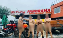 Hình ảnh nhóm người khoả thân, "làm lố" được lan truyền trên mạng xã hội