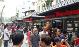 Phố sách Hà Nội nhộn nhịp ngày khai trương 