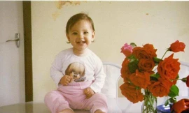 'Khui' ảnh lúc nhỏ, phát hiện điều bất ngờ về tân Hoa hậu Hoàn vũ 2018