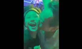 Ảnh cắt từ clip NSND Hoàng Dũng hôn má diễn viên Bảo Hân bị cho là phản cảm.