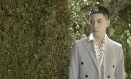 Showbiz 31/3: Ca sĩ Việt giải nghệ vì ung thư, mắt gần như đã mù