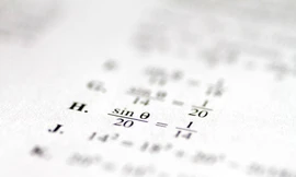 Các phương thức gian lận của Mark Riddell bao gồm trực tiếp thi hộ, giúp thí sinh trong giờ thi, và sửa đáp án sau giờ thi. Ảnh: Reuters.