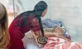 Á hậu Trịnh Kim Chi phủ nhận tin nghệ sĩ Lê Bình hôn mê.