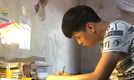 Nam diễn viên Trung Ruồi.