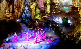 Chương trình nghệ thuật Du lịch hang động kỳ vĩ, Quảng Bình 2011 từng được tổ chức tại động Thiên Đường. Ảnh: Hoàng An.