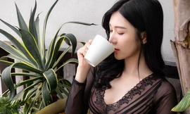 Thanh Bi diện áo tắm ren xuyên thấu cực sexy