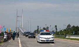 Khi cầu Cao Lãnh và tuyến nối Cầu Cao Lãnh - cầu Vàm Cống được đưa vào sử dụng sẽ rút ngắn khoảng cách và tiết kiệm nhiều thời gian cho các phương tiện lưu thông từ Kiên Giang, An Giang, Đồng Tháp về TP HCM. Ảnh: VnExpress.