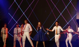 Trọng Hiếu, Đinh Hương 'cháy' cùng chương trình biển đảo