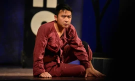 Hình ảnh Minh Tít trong vở diễn "Ông không phải là bố tôi".