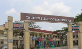 Ông Huỳnh Công Sơn, hiệu trưởng Trường tiểu học Bình Chánh, Bến Lức, TPHCM bị cách chức liên quan đến vụ việc "cô giáo quỳ gối"