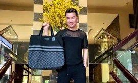 Hết đòi đập nhà 60 tỷ, Đàm Vĩnh Hưng rao bán túi hiệu như 'bán rau'