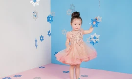 Con gái Elly Trần siêu dễ thương trong bộ ảnh Giáng sinh