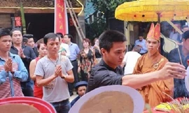 Lệ Rơi đi cúng Tổ nghề, lên kế hoạch ‘tấn công’ showbiz