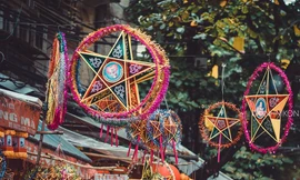 Ngắm sắc màu trung thu rộn ràng trên phố