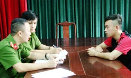 Dương Đức Huy tại cơ quan điều tra thành phố Huế. Ảnh: Công Quang