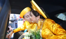 Showbiz 28/12: Những chi tiết cực độc chỉ có ở đám cưới Lâm Khánh Chi