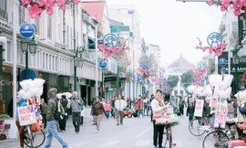 Những khoảnh khắc bình yên giữa lòng Hà Nội 