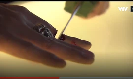 Hình ảnh Tuấn bị phán xử từng gây xôn xao dư luận.