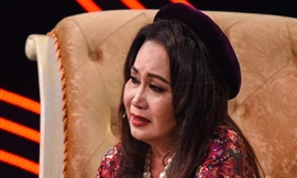 Nghệ sĩ cải lương Thanh Hằng rơi nước mắt khi chia sẻ về cuộc đời mình.