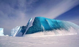 Bí ẩn về những tảng băng màu ngọc lục bảo quý hiếm ở Nam Cực