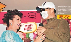 Tình trẻ của nữ diễn viên Tiết Gia Yến vốn là một fan hâm mộ lâu năm của bà. 