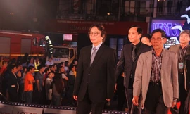 Đạo diễn Đặng Nhật Minh (đi đầu) đánh giá Em chưa 18 là phim giải trí có câu chuyện lí thú, để lại nhiều ý nghĩa cho giới trẻ. Ảnh: Thanh Trần.