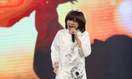 Thiên Khôi khiến ca sĩ Minh Hằng thich thú trong đêm Chung kết Thần tượng âm nhạc nhí.